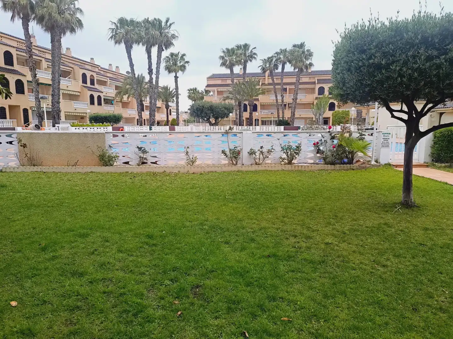 Schwimmbecken von Wohnungen zum Verkauf in La Manga del Mar Menor mit Terrasse, Möbliert und Ofen