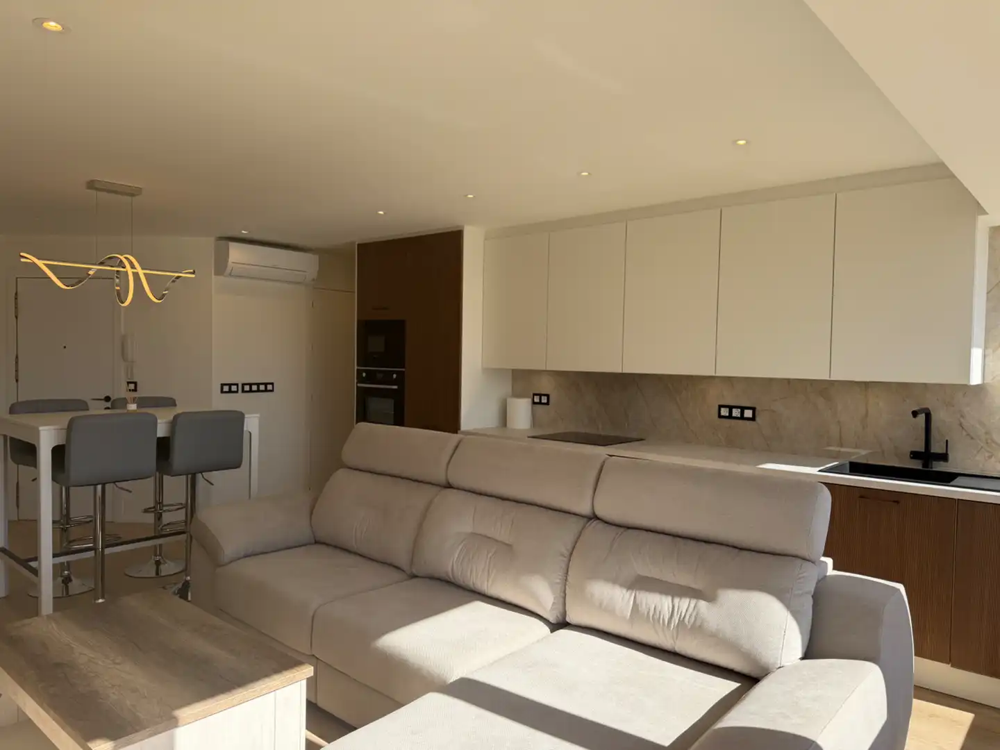 Wohnzimmer von Wohnung zur Miete in Centro  