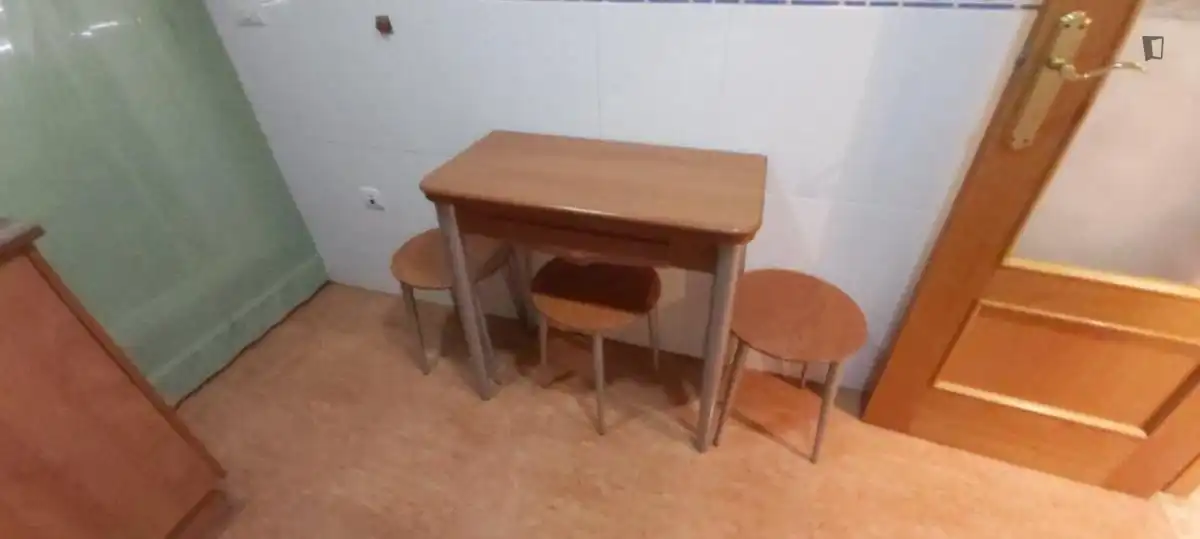 Menjador de Apartament per a compartir en Castellón de la Plana / Castelló de la Plana amb Aire condicionat, Moblat i Forn