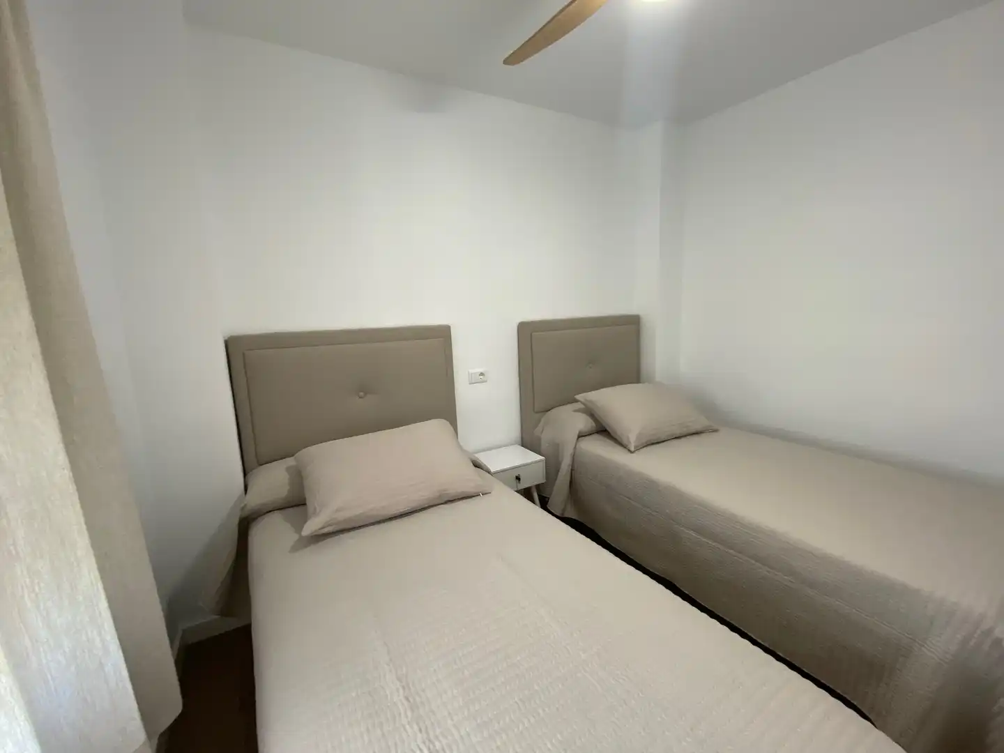 Habitación de Piso de alquiler en Alicante / Alacant con Aire acondicionado, Calefacción y Jardín privado