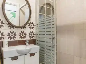 Badezimmer von Wohnung zur Miete in Madrid mit Klimaanlage, Heizung und Möbliert