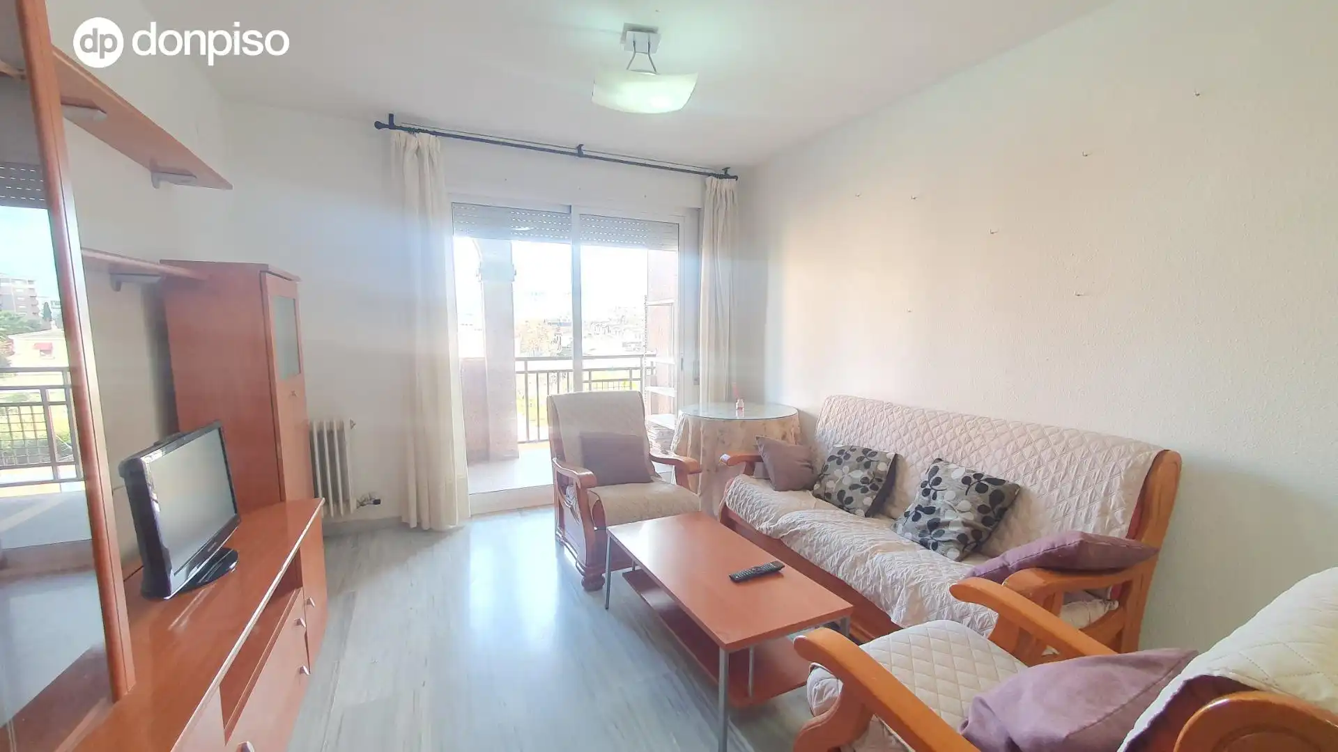 Living room of Flat for rent in Granada  with Air Conditioner, Heating and Terrace