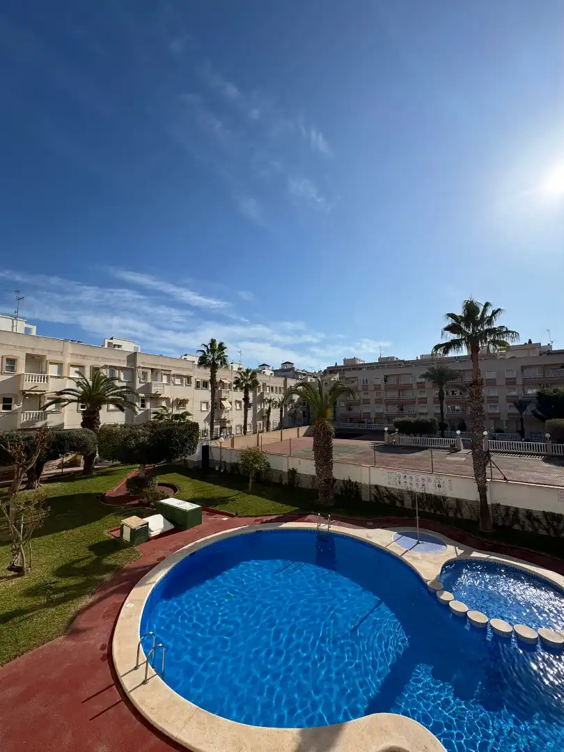 Schwimmbecken von Wohnung zum Verkauf in Torrevieja mit Balkon und Gemeinschaftspool