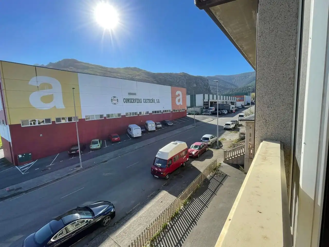 Vista exterior de Edifici en venda en Castro-Urdiales
