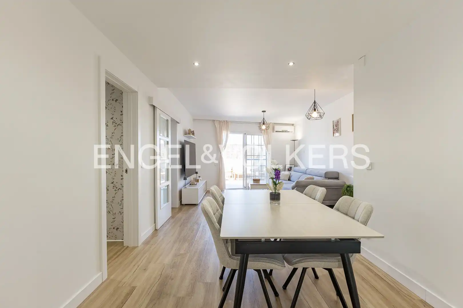 Comedor de Casa o chalet en venta en Vilanova i la Geltrú con Aire acondicionado, Calefacción y Terraza