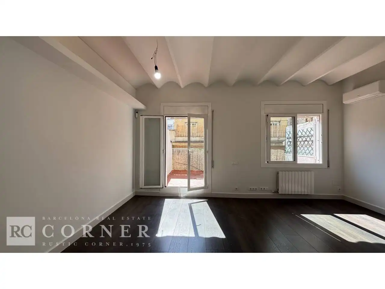 Außenansicht von Dachboden zum Verkauf in  Barcelona Capital mit Klimaanlage, Heizung und Parkett
