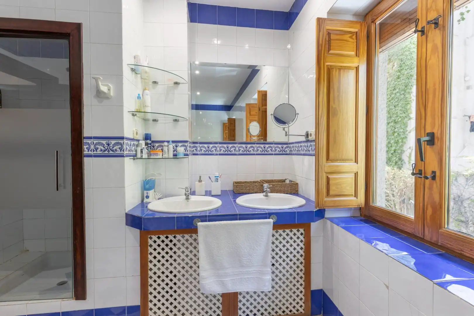 Baño de Casa o chalet en venta en Las Gabias con Aire acondicionado, Calefacción y Jardín privado