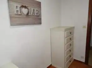 Dormitori de Pis de lloguer en Gijón  amb Calefacció, Parquet i Moblat