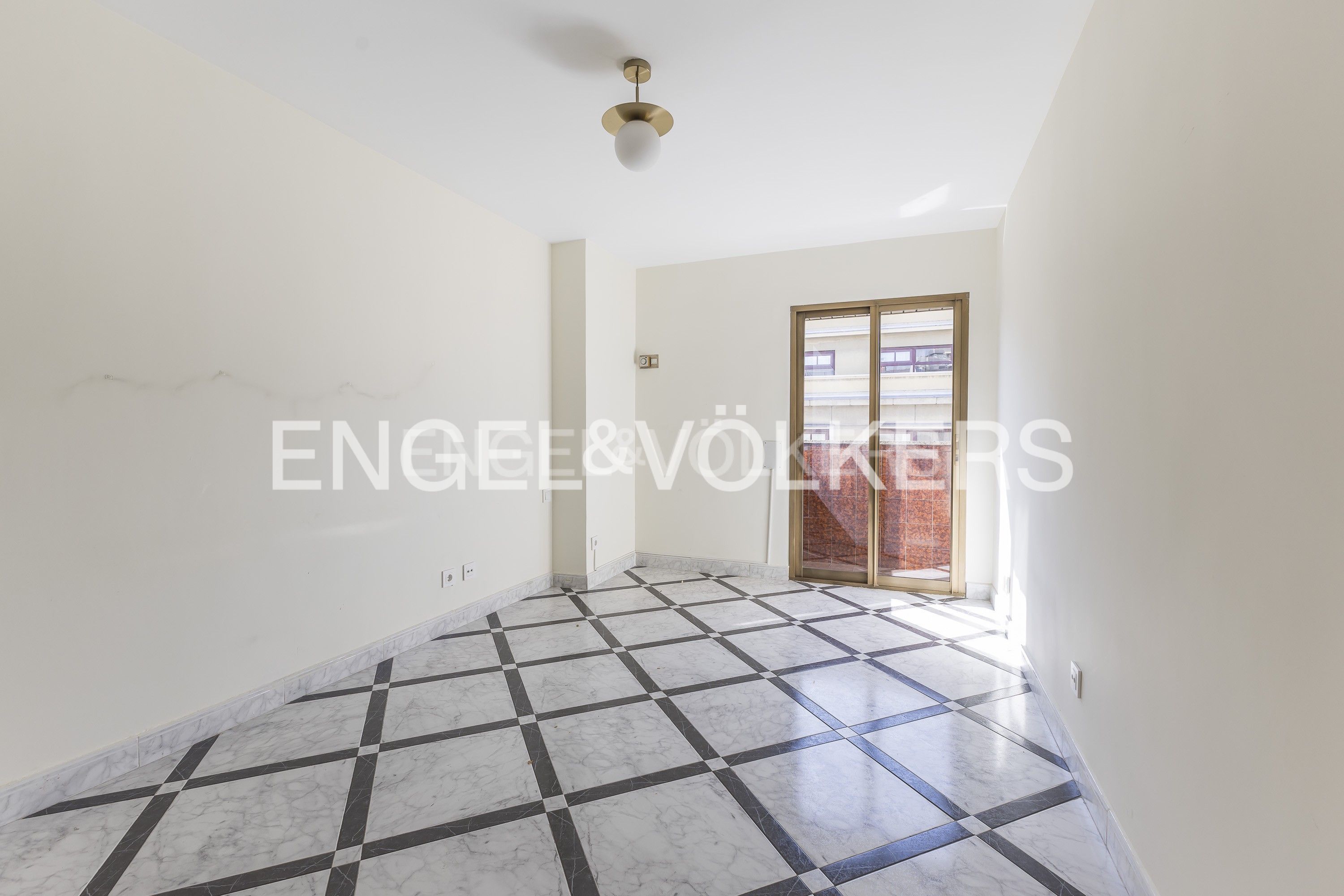 Piso de alquiler en  Madrid Capital con Aire acondicionado, Calefacción y Terraza