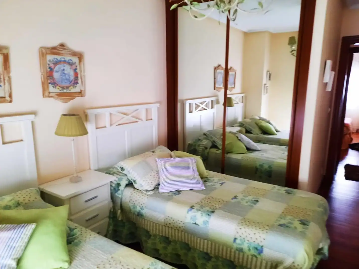Dormitori de Casa adosada en venda en Medina de Pomar amb Calefacció, Jardí privat i Parquet