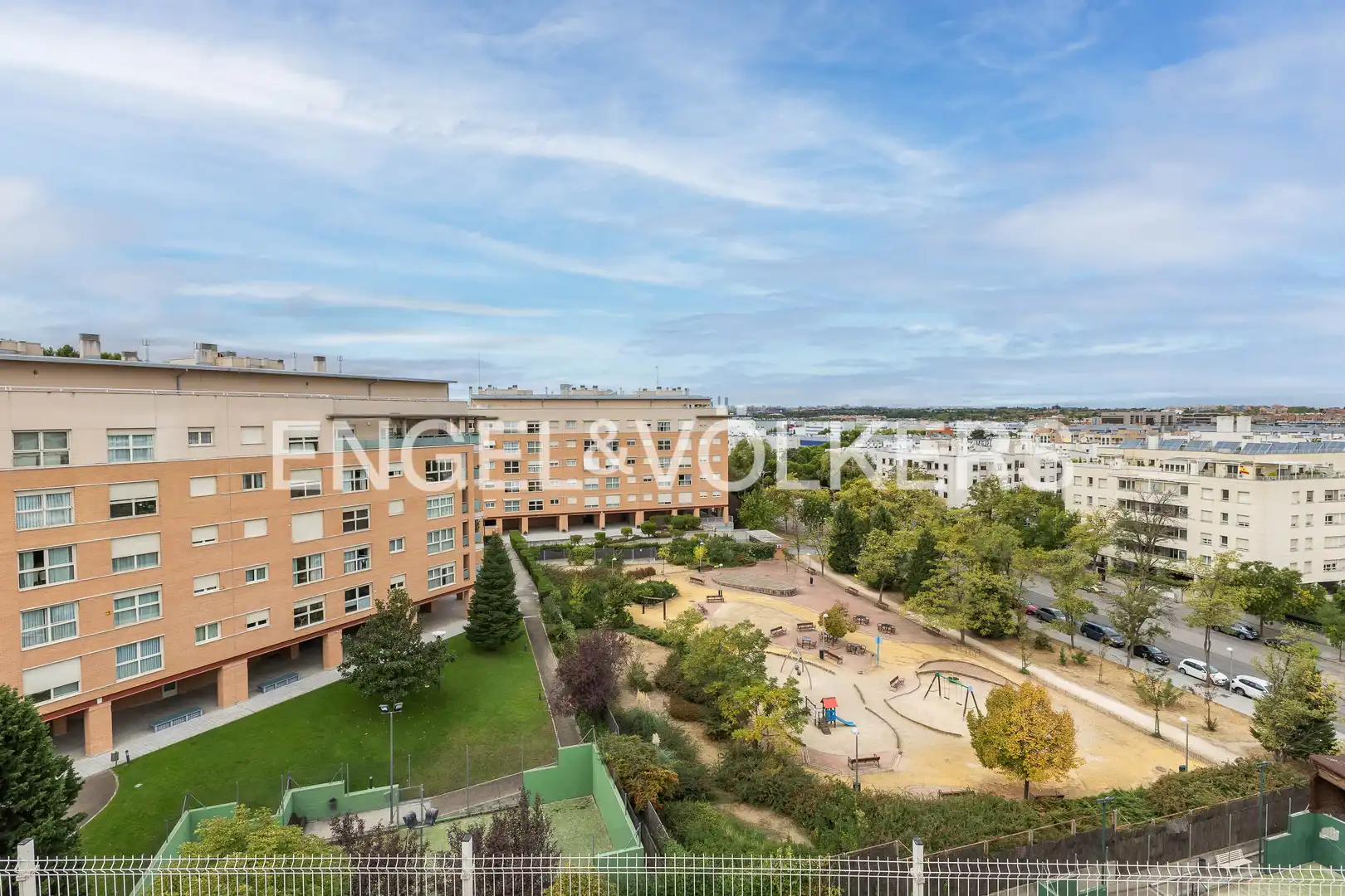 Vista exterior de Àtic en venda en Madrid amb Aire condicionat, Calefacció i Terrassa