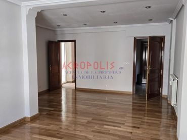 Piso con ascensor en venta en Calle Santa Clara