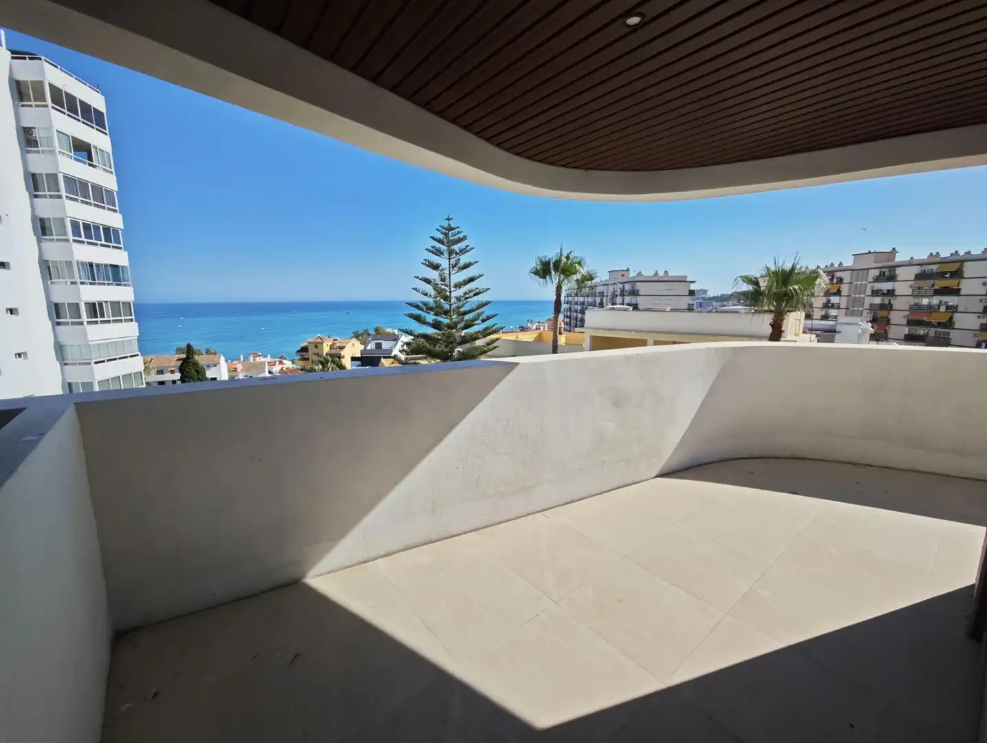 Penthouse with pool for sale in Avenida de los Abedules 2