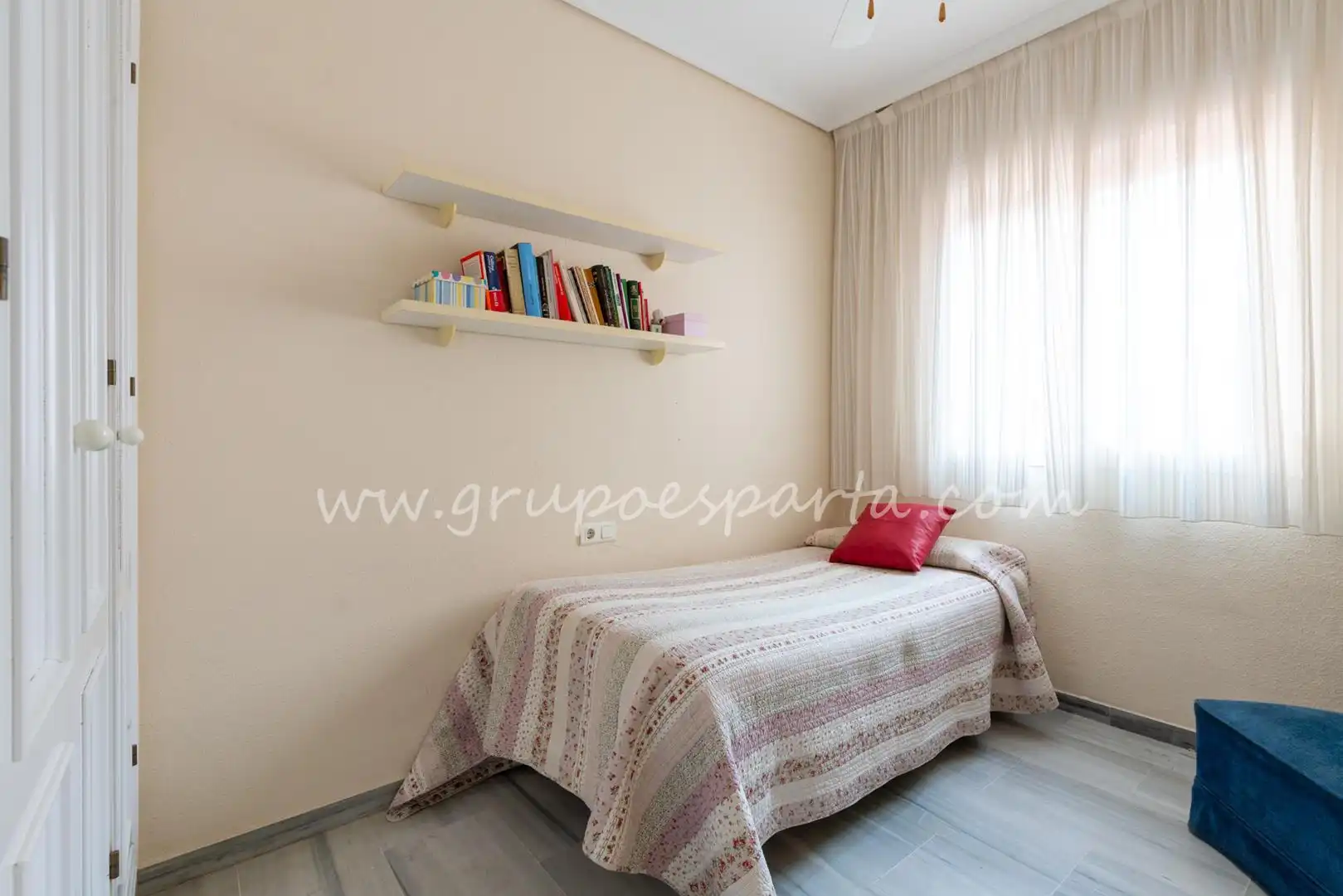 Bedroom of Flat for sale in Sevilla  with Air Conditioner and Terrace