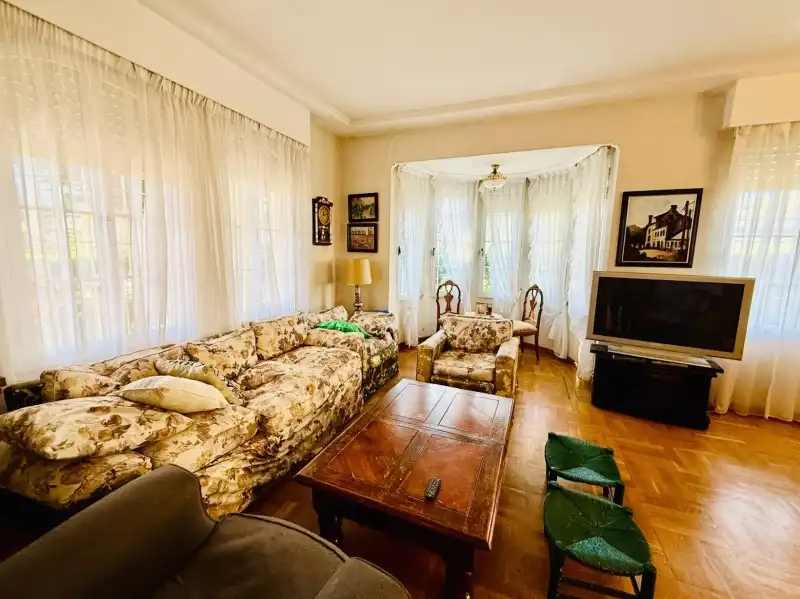 Sala d'estar de Casa o xalet en venda en El Espinar amb Calefacció, Jardí privat i Parquet