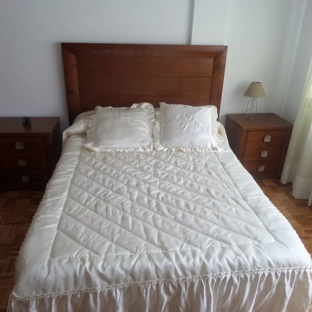 Schlafzimmer von Wohnung zur Miete in A Coruña Capital  mit Parkett, Möbliert und Ofen