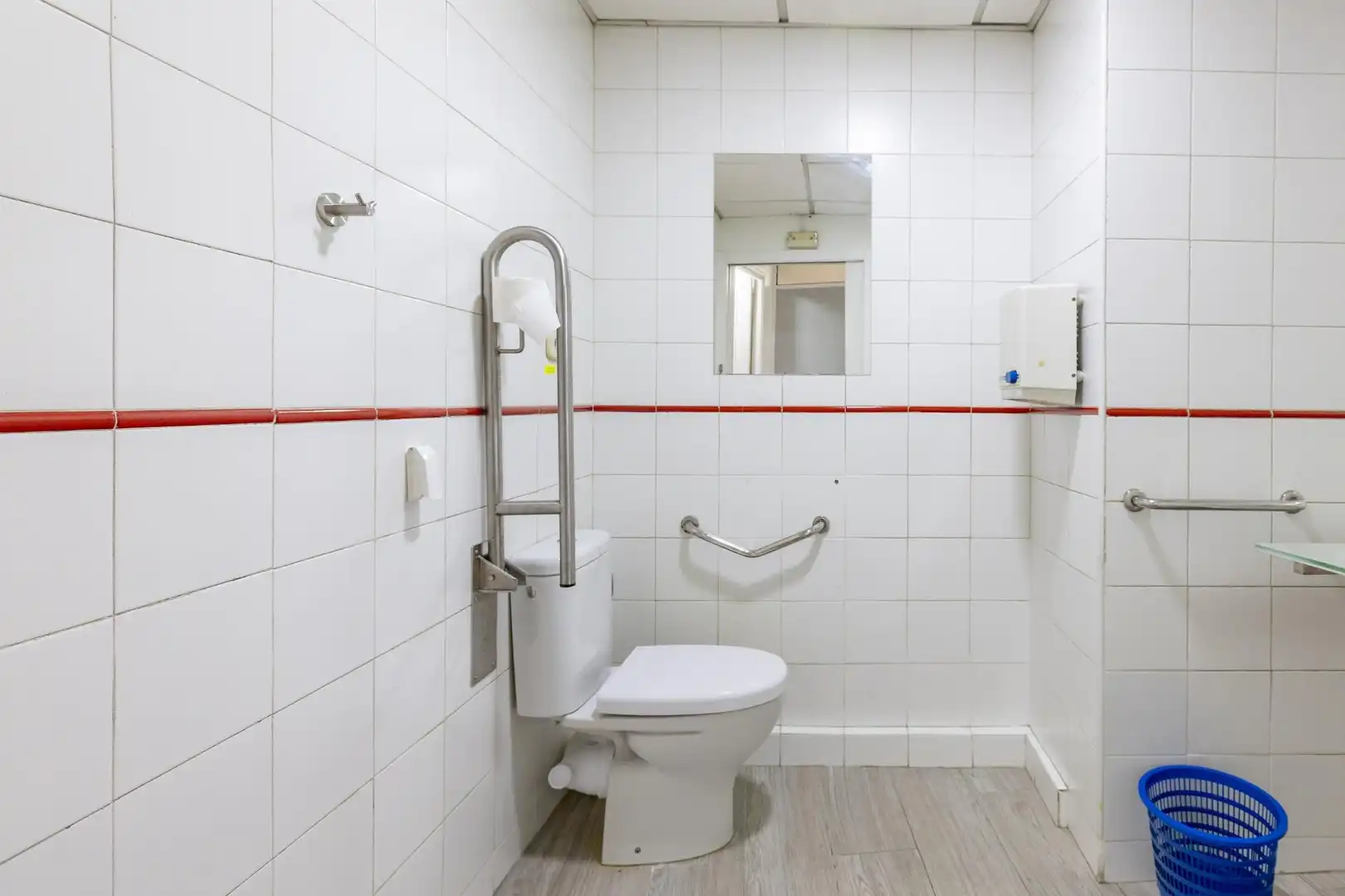 Bathroom of Office for rent in Valencia  with Air Conditioner and Heating