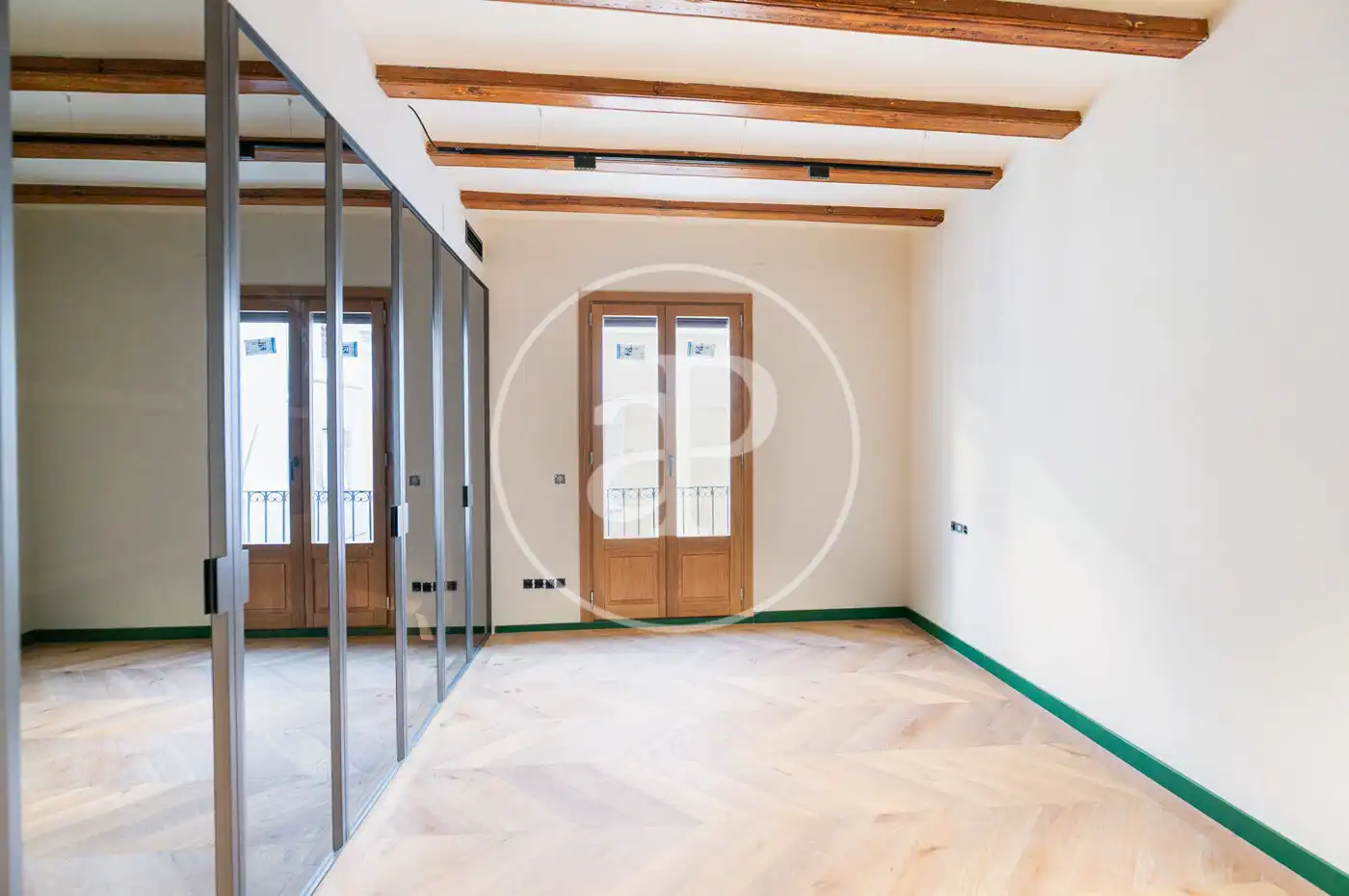Dachboden zum Verkauf in Barcelona mit Klimaanlage, Heizung und Terrasse