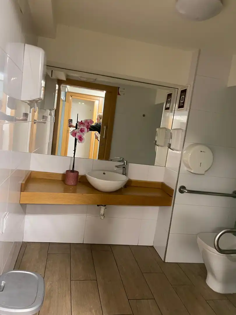 Badezimmer von Geschaftsraum zur Miete in Oviedo 