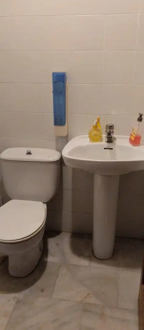 Bany de Local en venda en Córdoba amb Aire condicionat