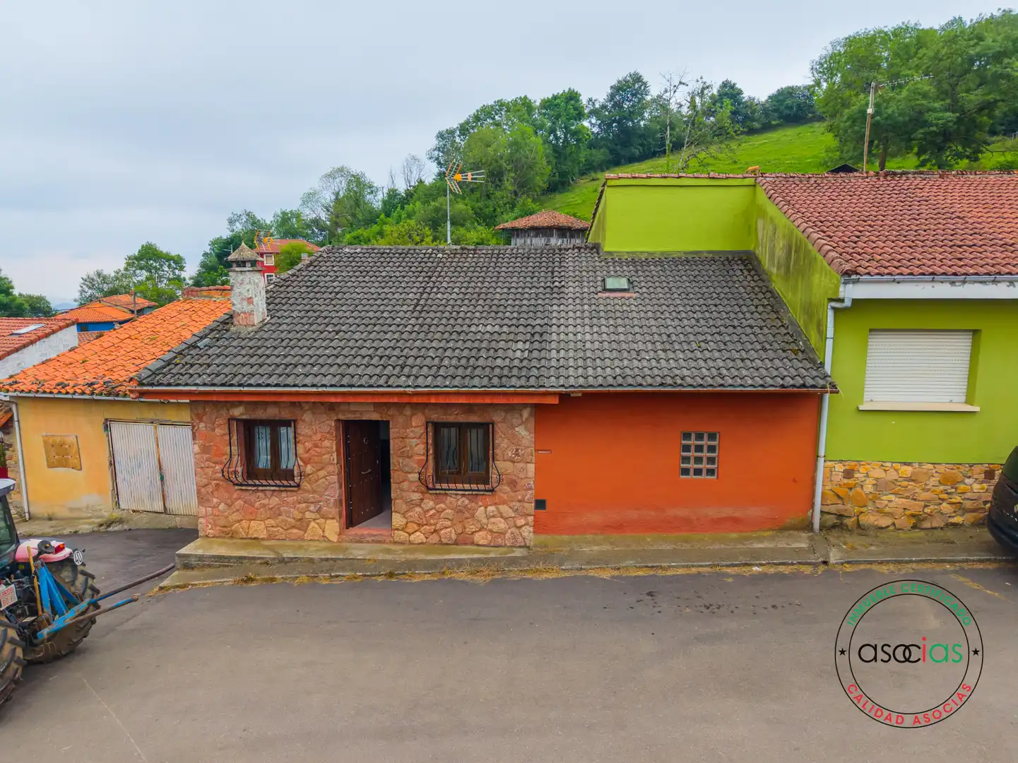 Vista exterior de Casa adosada en venta en Proaza con Calefacción y Trastero