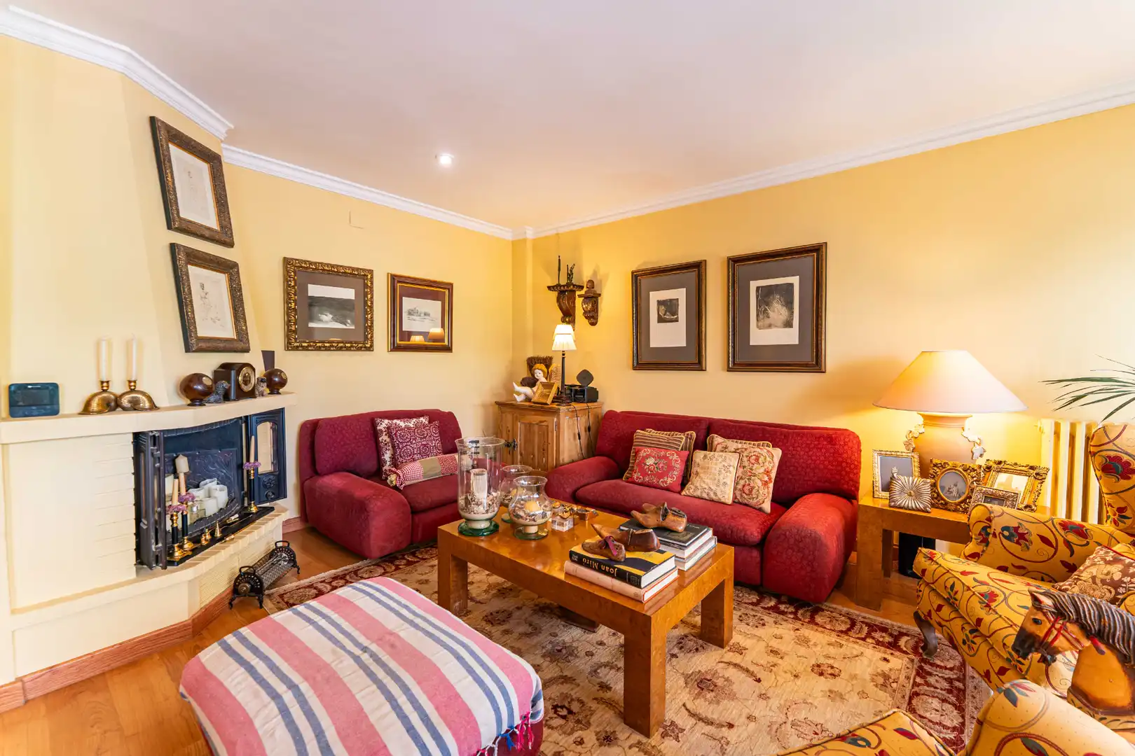 Sala de estar de Casa adosada en venta en Las Rozas de Madrid con Aire acondicionado, Calefacción y Jardín privado