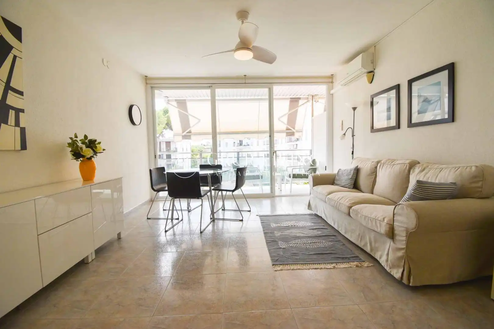Sala de estar de Piso de alquiler en Sitges con Calefacción, Terraza y Amueblado