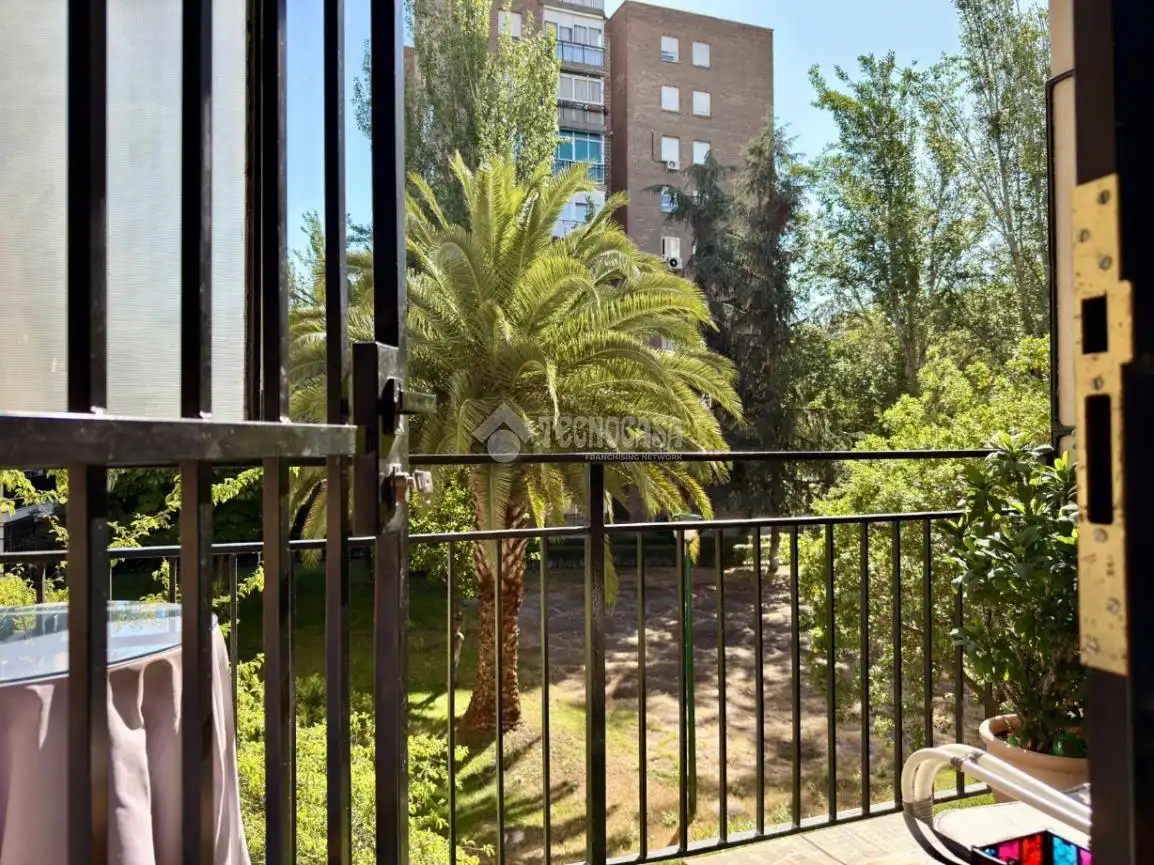 Vista exterior de Pis en venda en Madrid amb Aire condicionat, Calefacció i Parquet