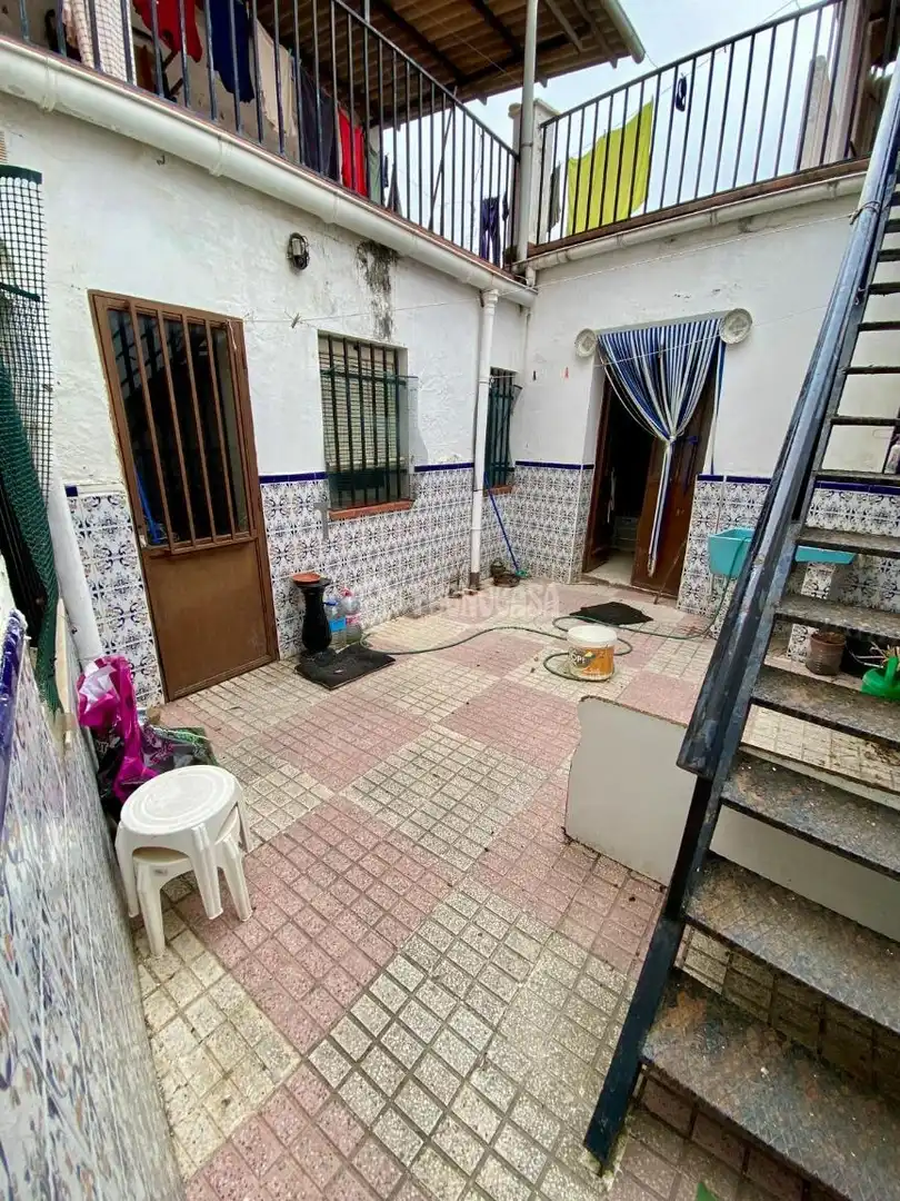 Casa adosada en venta en Aljucén