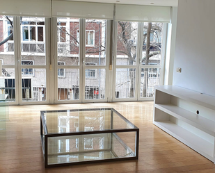 Sala d'estar de Apartament de lloguer en  Madrid Capital amb Aire condicionat