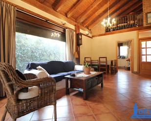 Sala d'estar de Casa o xalet en venda en Castrillo de Villavega amb Calefacció, Terrassa i Piscina