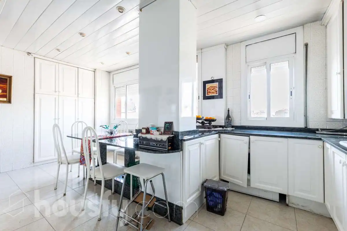 Küche von Wohnung zum Verkauf in El Prat de Llobregat mit Klimaanlage, Terrasse und Balkon