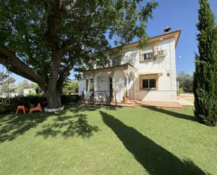 Vista exterior de Finca rústica en venda en Puente Genil amb Aire condicionat, Jardí privat i Terrassa