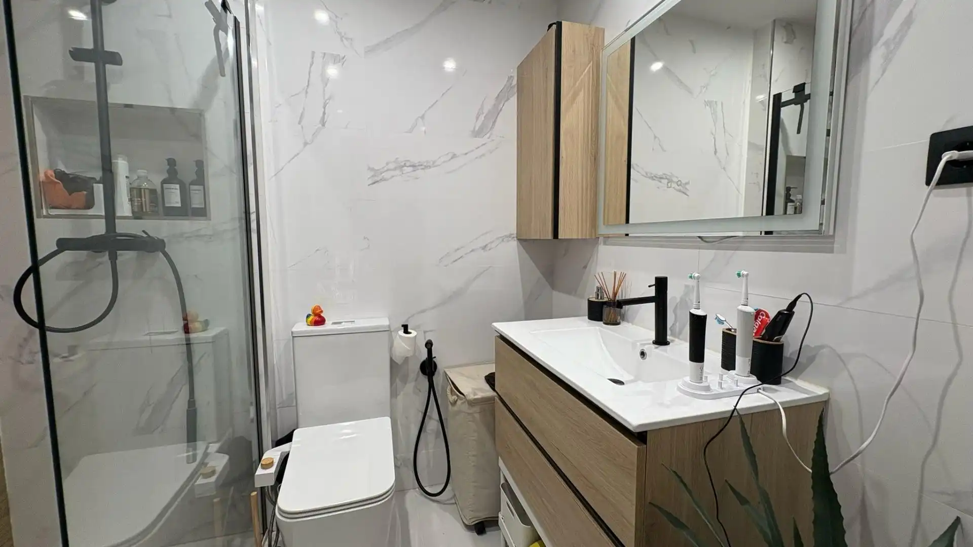 Baño de Piso en venta en Torremolinos con Aire acondicionado, Balcón y Piscina comunitaria