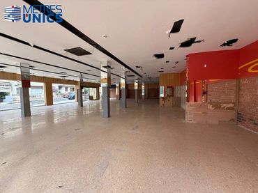 Local comercial en venta en Carrer Cadaqués