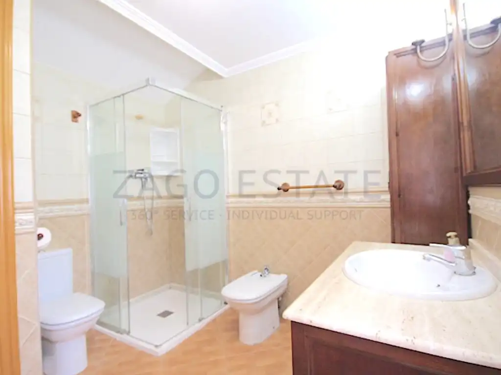 Baño de Casa adosada en venta en La Nucia con Jardín privado, Amueblado y Horno