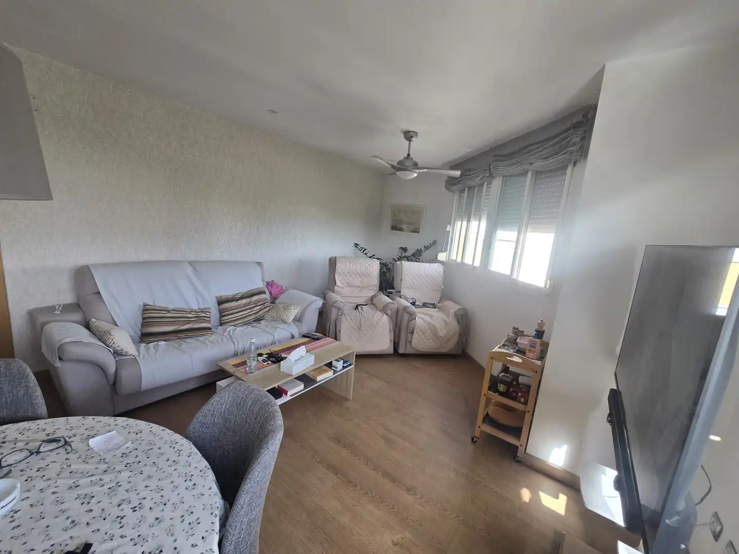 Sala de estar de Piso en venta en Castellón de la Plana / Castelló de la Plana con Aire acondicionado, Parquet y Trastero