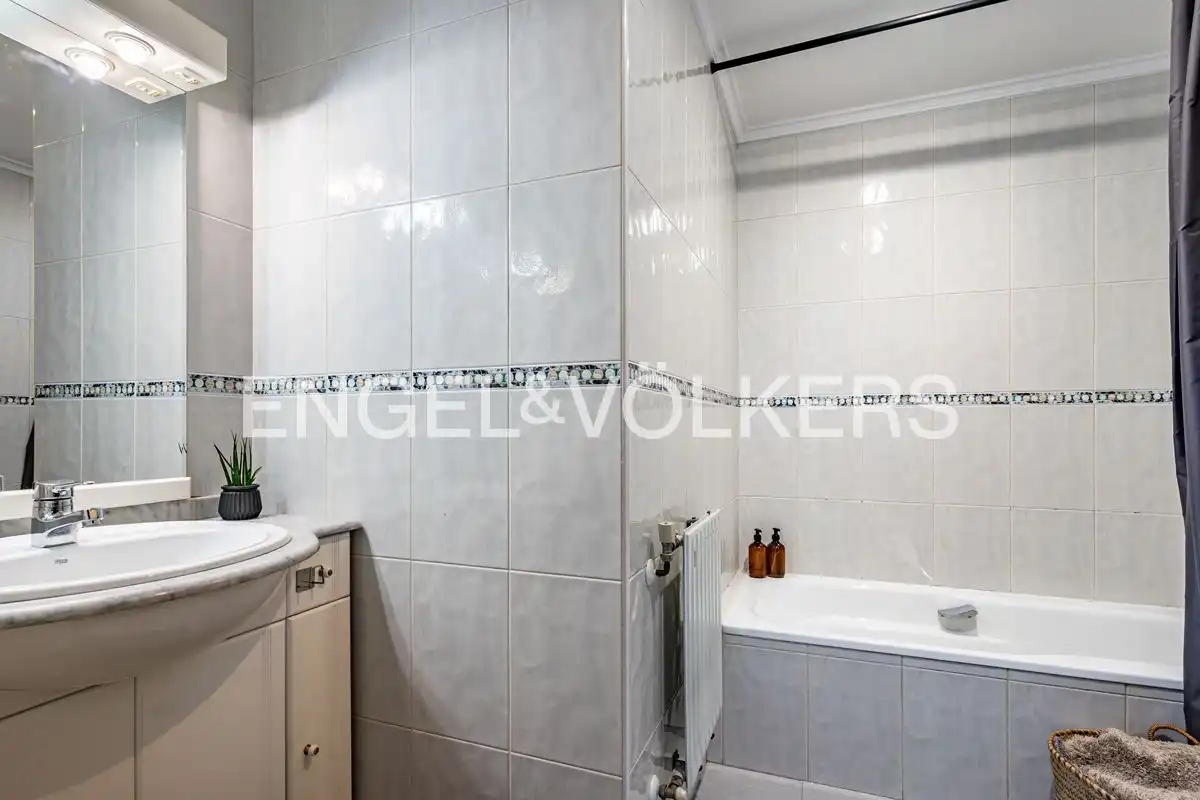 Baño de Piso en venta en Gijón  con Calefacción y Parquet
