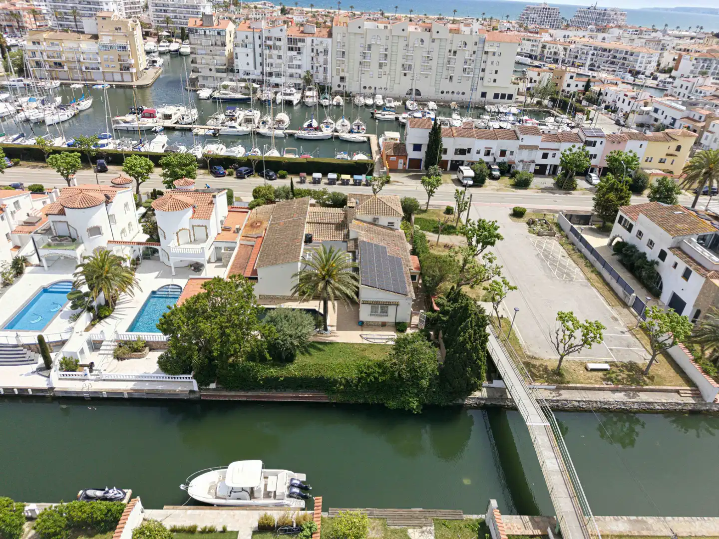 Vista exterior de Casa o chalet en venta en Empuriabrava con Aire acondicionado, Jardín privado y Terraza