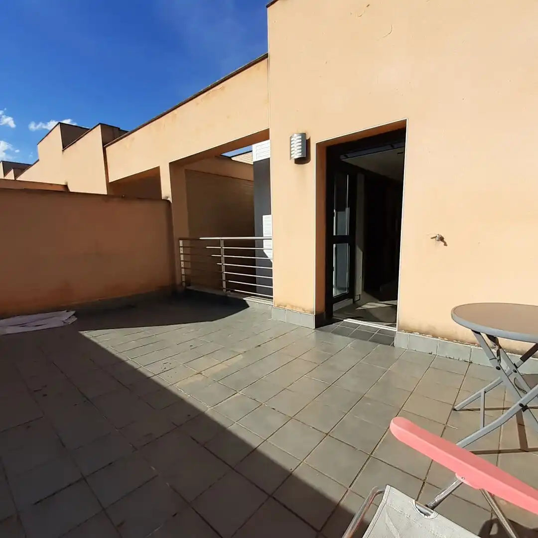 Terrasse von Einfamilien-Reihenhaus zum Verkauf in Esteribar mit Heizung, Privatgarten und Terrasse
