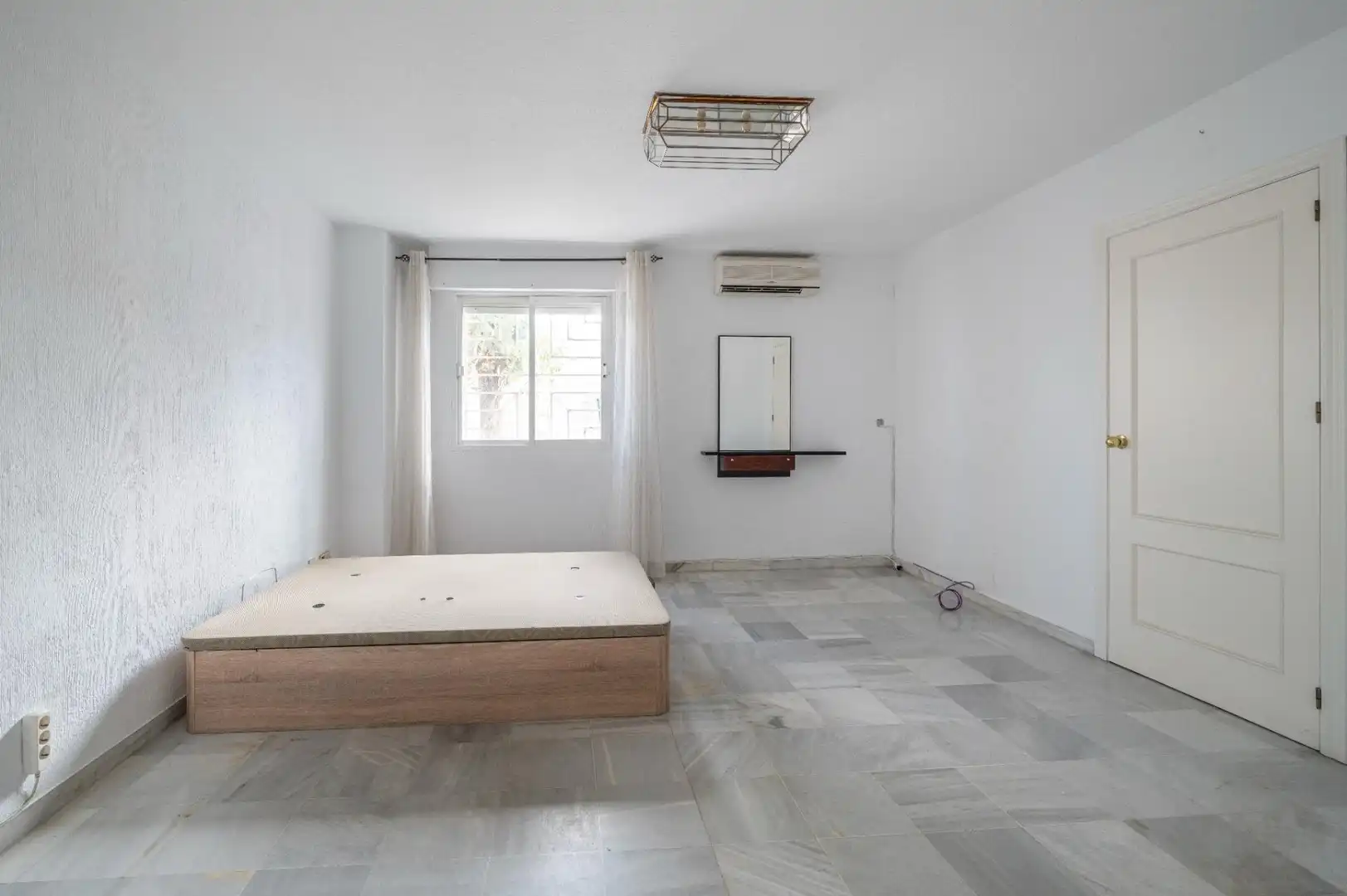 Habitación de Casa adosada en venta en Granada con Aire acondicionado y Calefacción