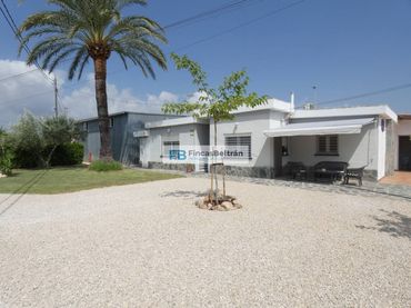 Villa con giardino in vendita a Calle PTDA COLLET POL 12