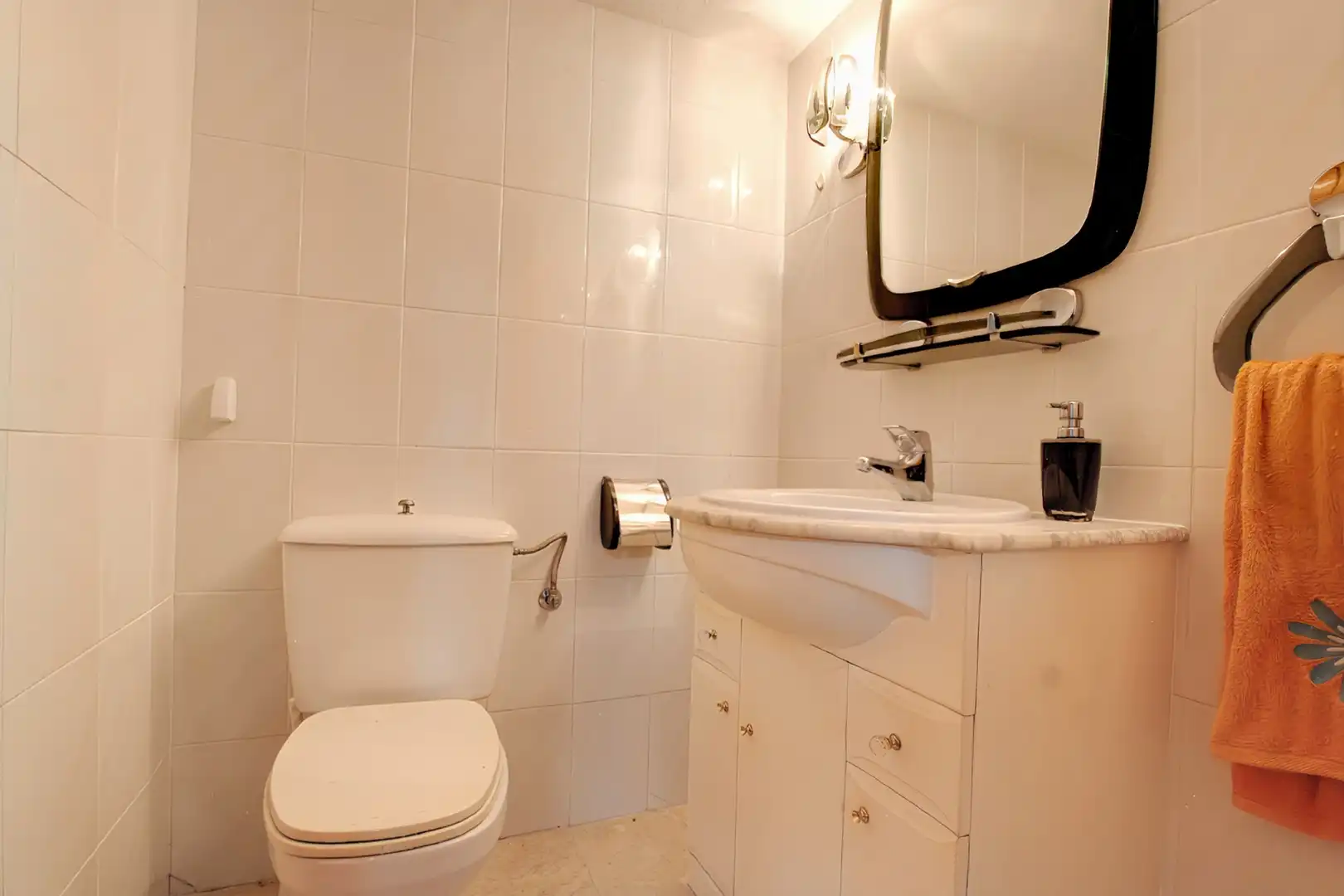 Baño de Casa o chalet en venta en Colmenar del Arroyo con Calefacción, Jardín privado y Terraza