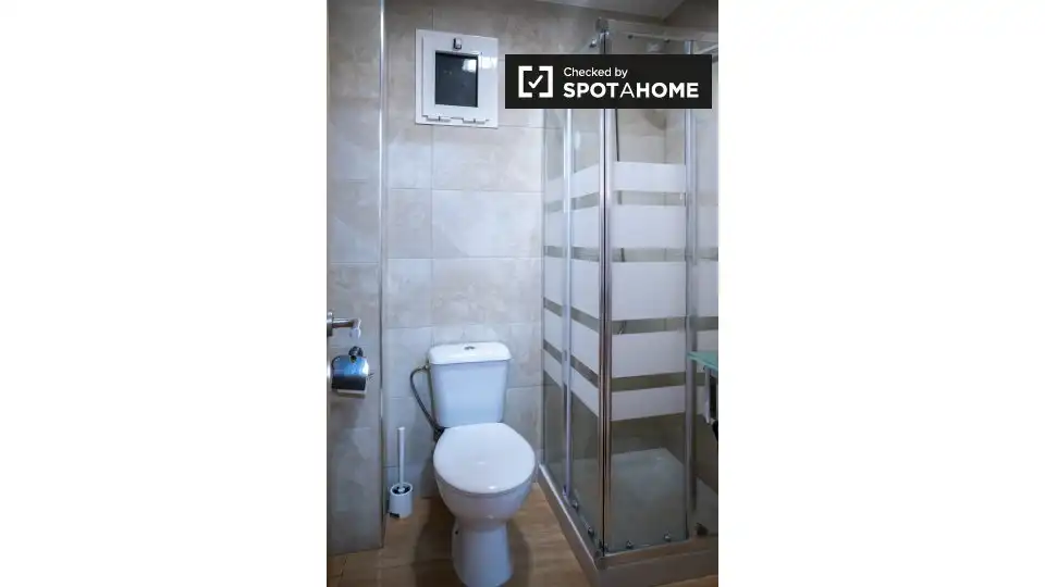 Bany de Pis de lloguer en Valencia amb Aire condicionat, Calefacció i Moblat
