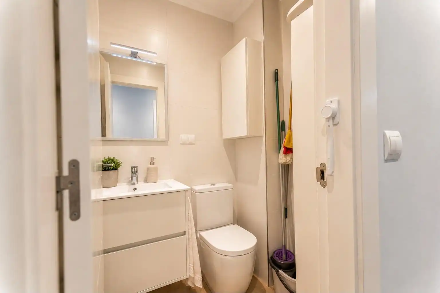 Bathroom of Flat for sale in Santander  with Community pool