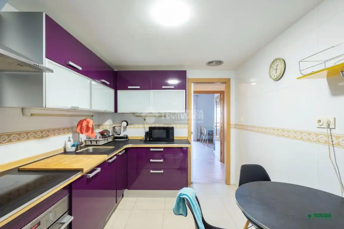 Cocina de Piso en venta en Almería con Terraza, Trastero y Piscina comunitaria