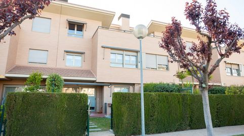 Foto 2 de Casa adosada en venta en Calle Ibon de la Solana, 12, Miralbueno, Zaragoza Capital