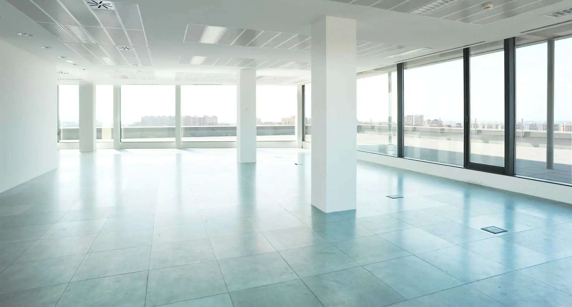 Oficina de alquiler en Cornellà de Llobregat con Aire acondicionado, Calefacción y Terraza