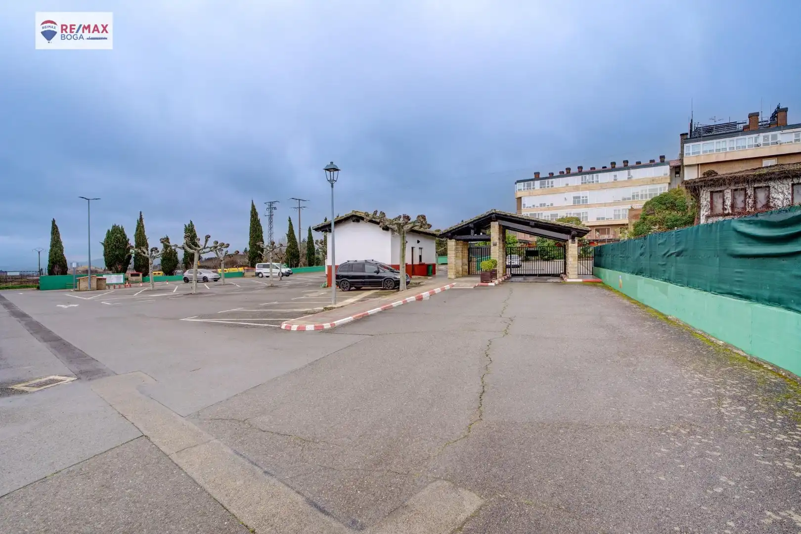 Parking de Casa adosada en venta en Ayegui / Aiegi con Aire acondicionado, Jardín privado y Terraza