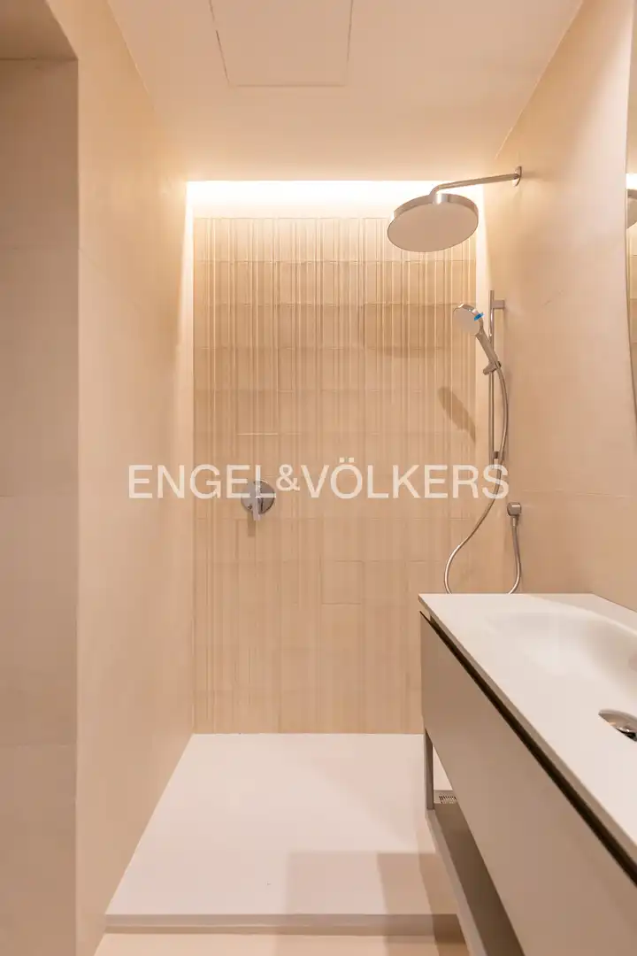 Badezimmer von Wohnung zum Verkauf in Madrid mit Klimaanlage, Heizung und Balkon
